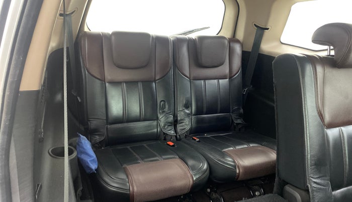 2014 Mahindra XUV500 W8, Diesel, Manual, 1,41,065 km, Third Seat Row ( optional )