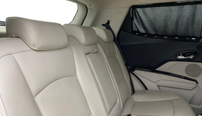 2021 Mahindra XUV300 W8 (O) 1.2 PETROL AMT, Petrol, Automatic, 46,170 km, Right Side Rear Door Cabin