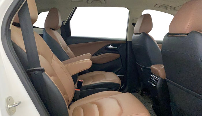 2023 MG HECTOR PLUS Sharp Pro 1.5 Turbo Petrol CVT 6 STR, Petrol, Automatic, 46,361 km, Right Side Rear Door Cabin