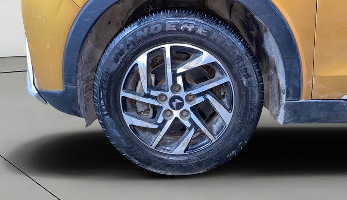 2023 Mahindra XUV300 W8(O) 1.2 PETROL DUAL TONE, Petrol, Manual, 58,758 km, Left Front Wheel