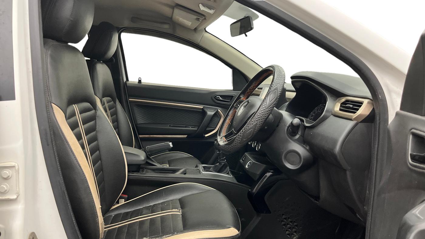 2021 Renault Kiger RXT MT, Petrol, Manual, 39,418 km, Right Side Front Door Cabin