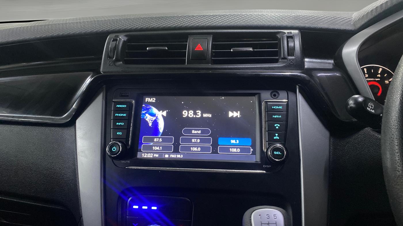 2018 Mahindra KUV 100 NXT K8 P 6 STR, Petrol, Manual, 65,378 km, Air Conditioner