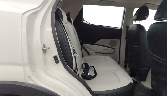 2022 Mahindra XUV300 W6 1.2 PETROL AMT, Petrol, Automatic, 36,886 km, Right Side Rear Door Cabin