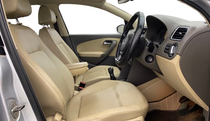 2016 Volkswagen Vento HIGHLINE 1.6 MPI, Petrol, Manual, 98,199 km, Right Side Front Door Cabin