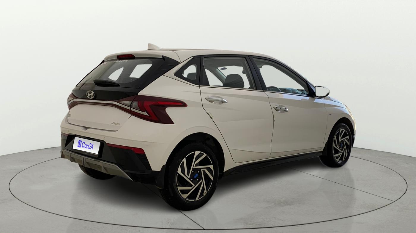 2025 Hyundai NEW I20 ASTA (O) 1.2 IVT, Petrol, Automatic, 16,681 km, Right Back Diagonal