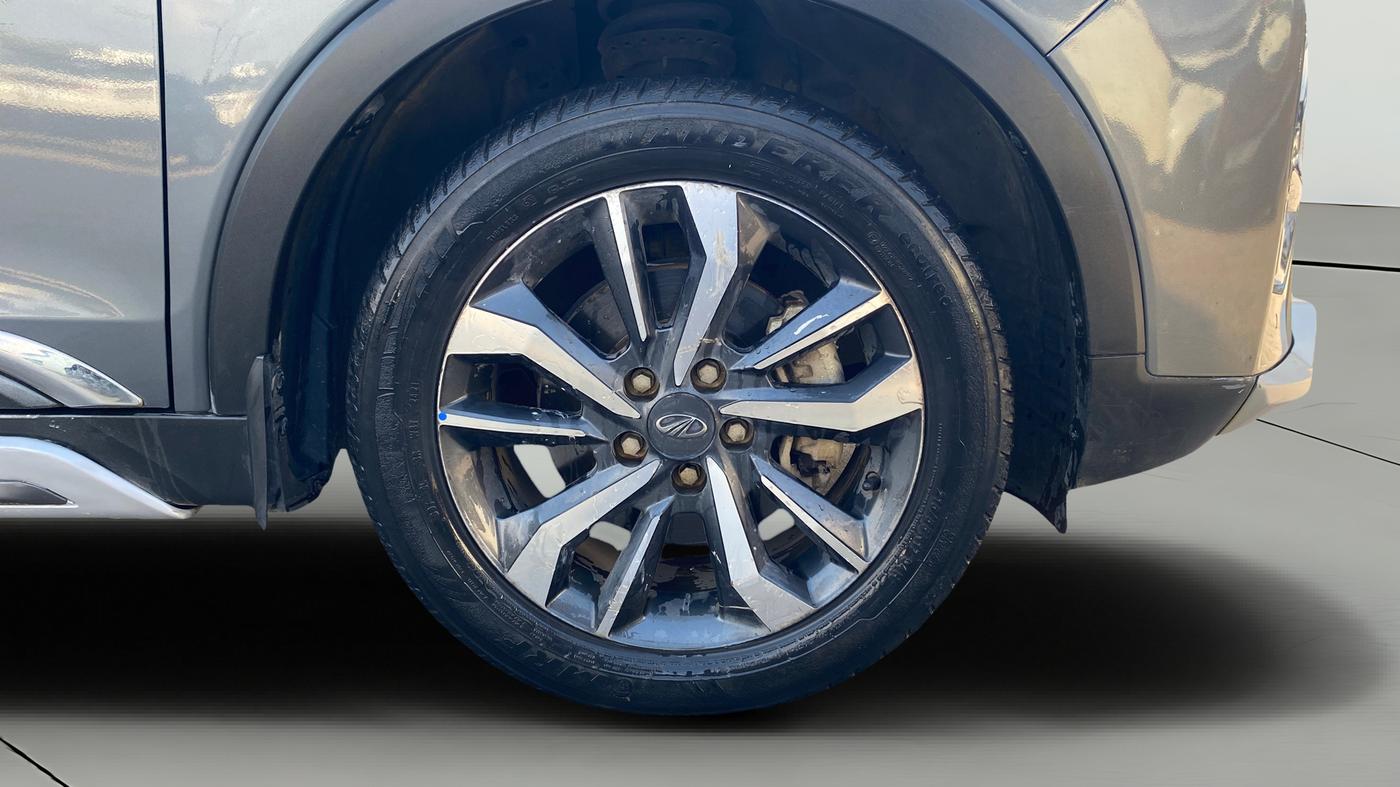 2021 Mahindra XUV300 W8 (O) 1.2 PETROL, Petrol, Manual, 47,115 km, Right Front Wheel