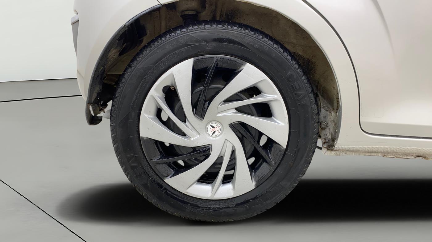 2017 Maruti IGNIS DELTA 1.2 AMT, CNG, Automatic, 1,32,357 km, Right Rear Wheel