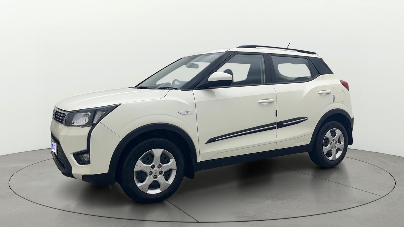 2022 Mahindra XUV300 W6 1.2 PETROL, Petrol, Manual, 20,824 km, Left Front Diagonal