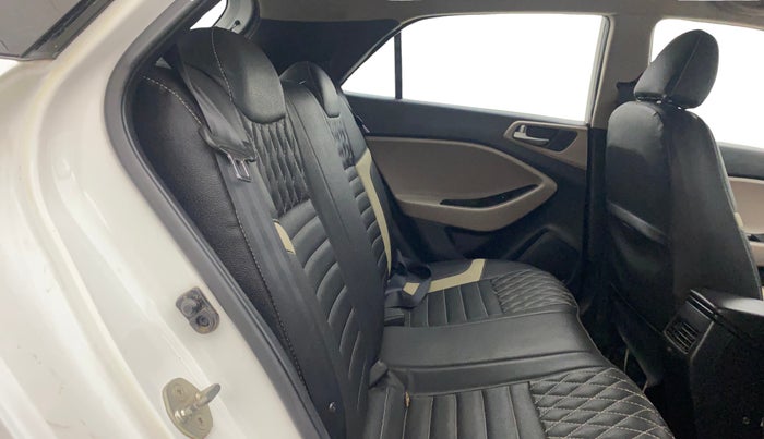 2020 Hyundai Elite i20 SPORTZ PLUS 1.2, Petrol, Manual, 70,639 km, Right Side Rear Door Cabin