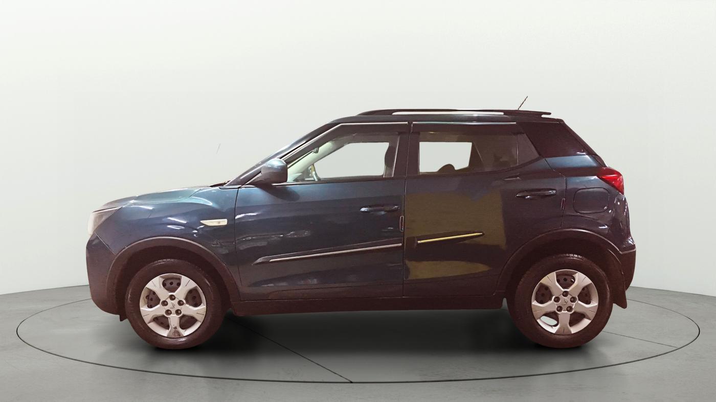2023 Mahindra XUV300 W6 1.2 PETROL, Petrol, Manual, 36,754 km, Left Side