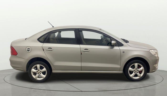 2014 Skoda Rapid ELEGANCE 1.6 MPI AT, Petrol, Automatic, 77,700 km, Right Side View