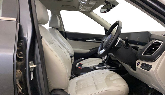 2024 KIA SELTOS  HTX 1.5 DIESEL AT, Diesel, Automatic, 27,894 km, Right Side Front Door Cabin