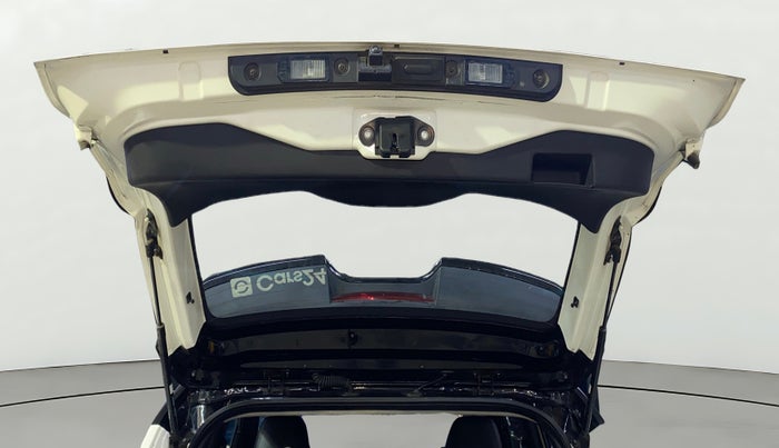 2024 Nissan MAGNITE N-Connecta B4D 1.0 Petrol AMT Dual Tone, Petrol, Automatic, 16,035 km, Boot Door Open