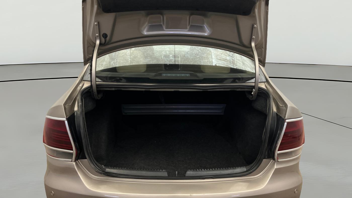 2015 Volkswagen Vento HIGHLINE 1.6 MPI, Petrol, Manual, 67,135 km, Boot Open Zoomed View
