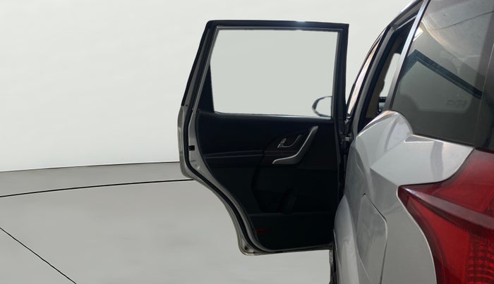 2014 Mahindra XUV500 W6, Diesel, Manual, 1,08,943 km, LHS Rear Door