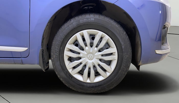 2017 Maruti Dzire VXI AMT, CNG, Automatic, 94,208 km, Right Front Wheel