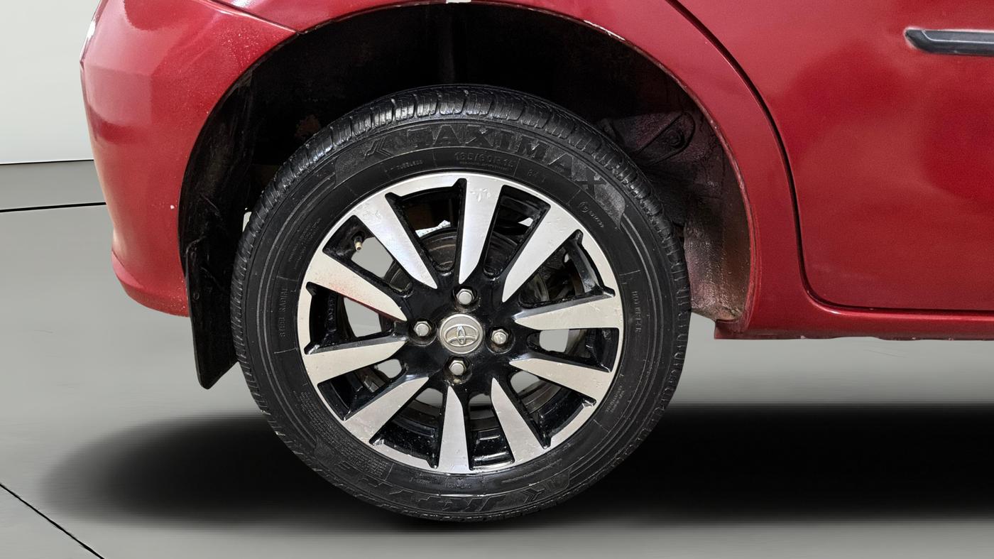 2018 Toyota Etios Liva V, Petrol, Manual, 77,543 km, Right Rear Wheel