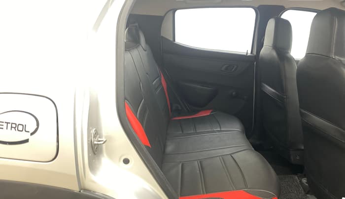 2017 Renault Kwid RXT 1.0 AMT, Petrol, Automatic, 59,705 km, Right Side Rear Door Cabin