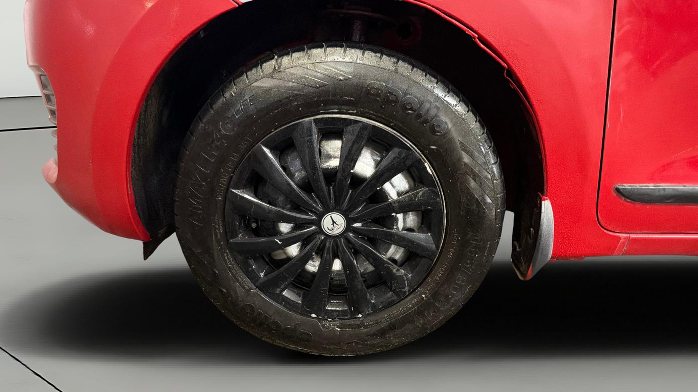 2020 Maruti Swift LXI, Petrol, Manual, 32,975 km, Left Front Wheel