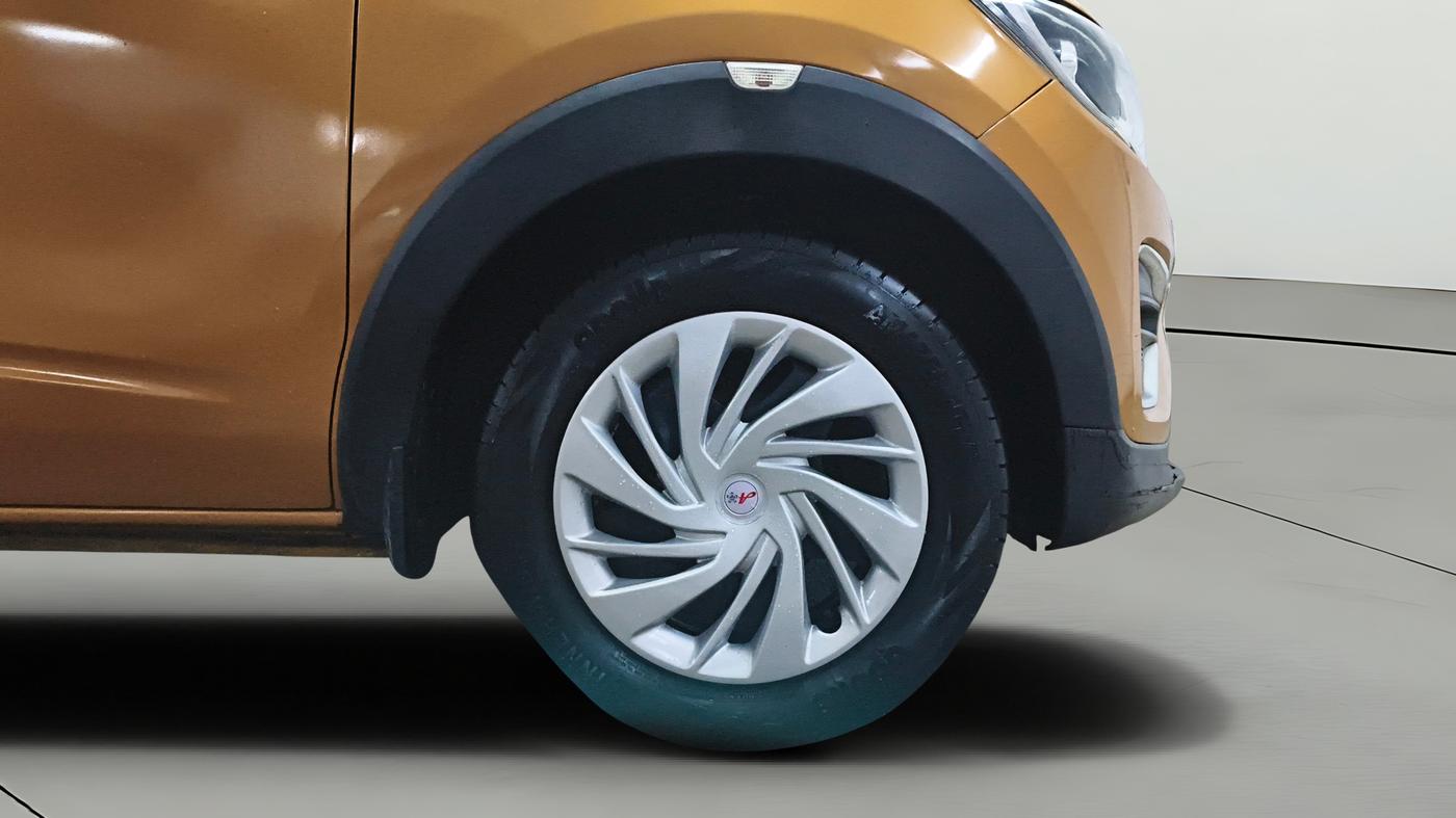 2020 Renault TRIBER RXZ, Petrol, Manual, 80,341 km, Right Front Wheel