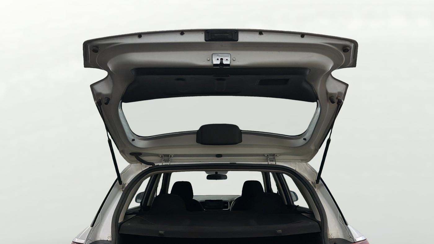 2020 Hyundai VENUE S 1.2, Petrol, Manual, 31,650 km, Boot Door Open