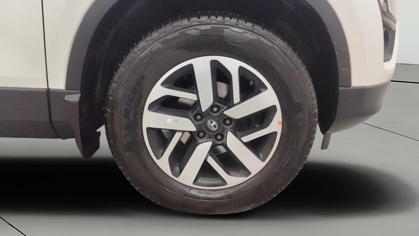 2020 Tata Harrier XZA PLUS 2.0L, Diesel, Automatic, 64,403 km, Right Front Wheel