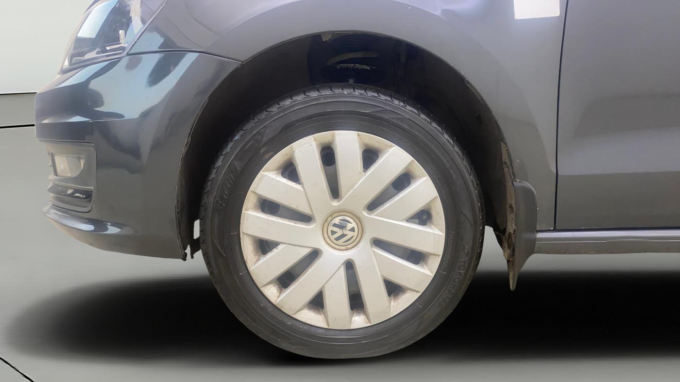 2015 Volkswagen Vento COMFORTLINE 1.6, Petrol, Manual, 45,335 km, Left Front Wheel