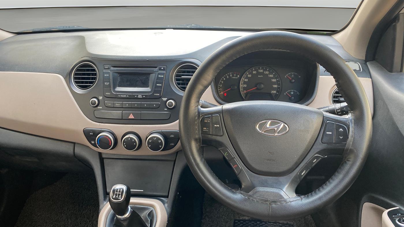 2016 Hyundai Xcent SX 1.2, Petrol, Manual, 1,18,304 km, Steering Wheel Close Up