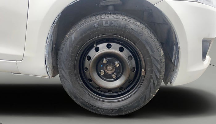 2013 Maruti Swift VXI, Petrol, Manual, 57,655 km, Right Front Wheel