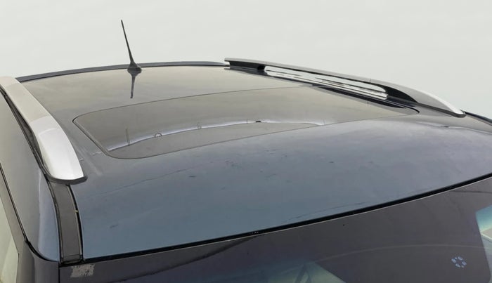 2019 Mahindra XUV300 W8 (O) 1.5 DIESEL, Diesel, Manual, 1,05,427 km, Roof