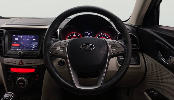2019 Mahindra XUV300 W8 (O) 1.5 DIESEL, Diesel, Manual, 81,202 km, Steering Wheel Close Up