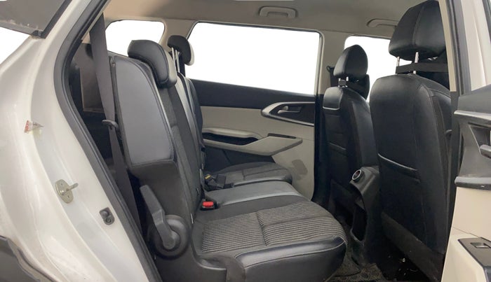 2023 KIA CARENS  PRESTIGE 1.5 TURBO PETROL IMT 7 STR , Petrol, Manual, 35,362 km, Right Side Rear Door Cabin