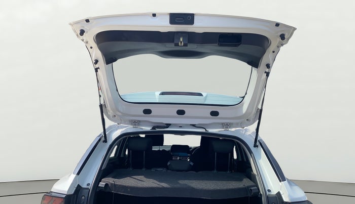 2023 Maruti FRONX ALPHA 1.0L TURBO 6 AT, Petrol, Automatic, 10,583 km, Boot Door Open