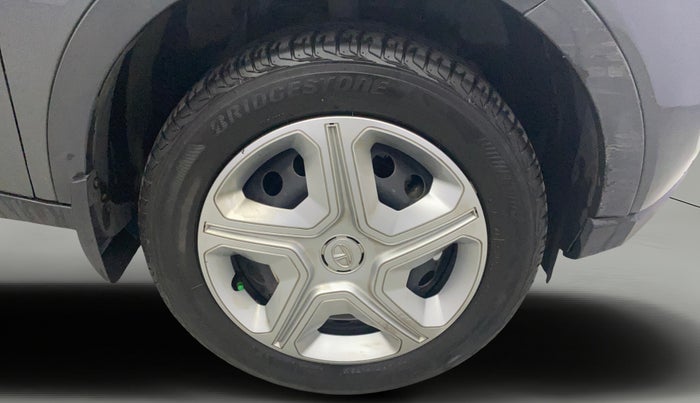 2023 Tata NEXON XMA PLUS SUNROOF PETROL, Petrol, Automatic, 20,466 km, Right Front Wheel