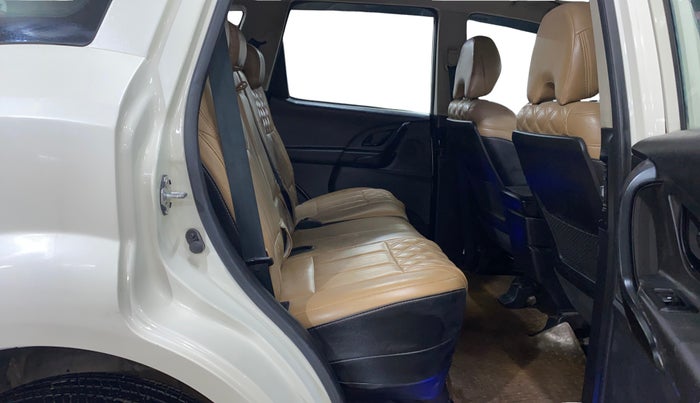 2021 Mahindra XUV500 W5, Diesel, Manual, 98,119 km, Right Side Rear Door Cabin