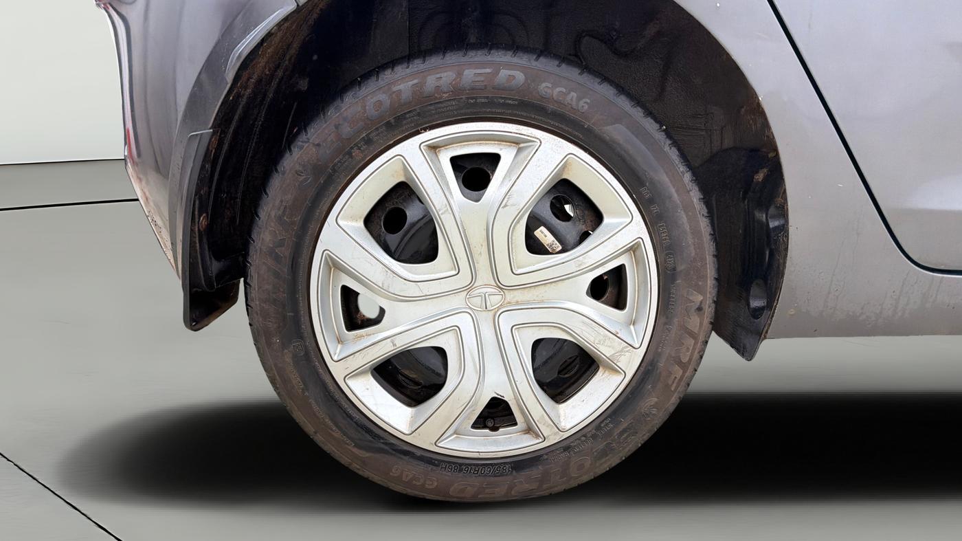 2023 Tata ALTROZ XM PLUS PETROL, Petrol, Manual, 35,022 km, Right Rear Wheel