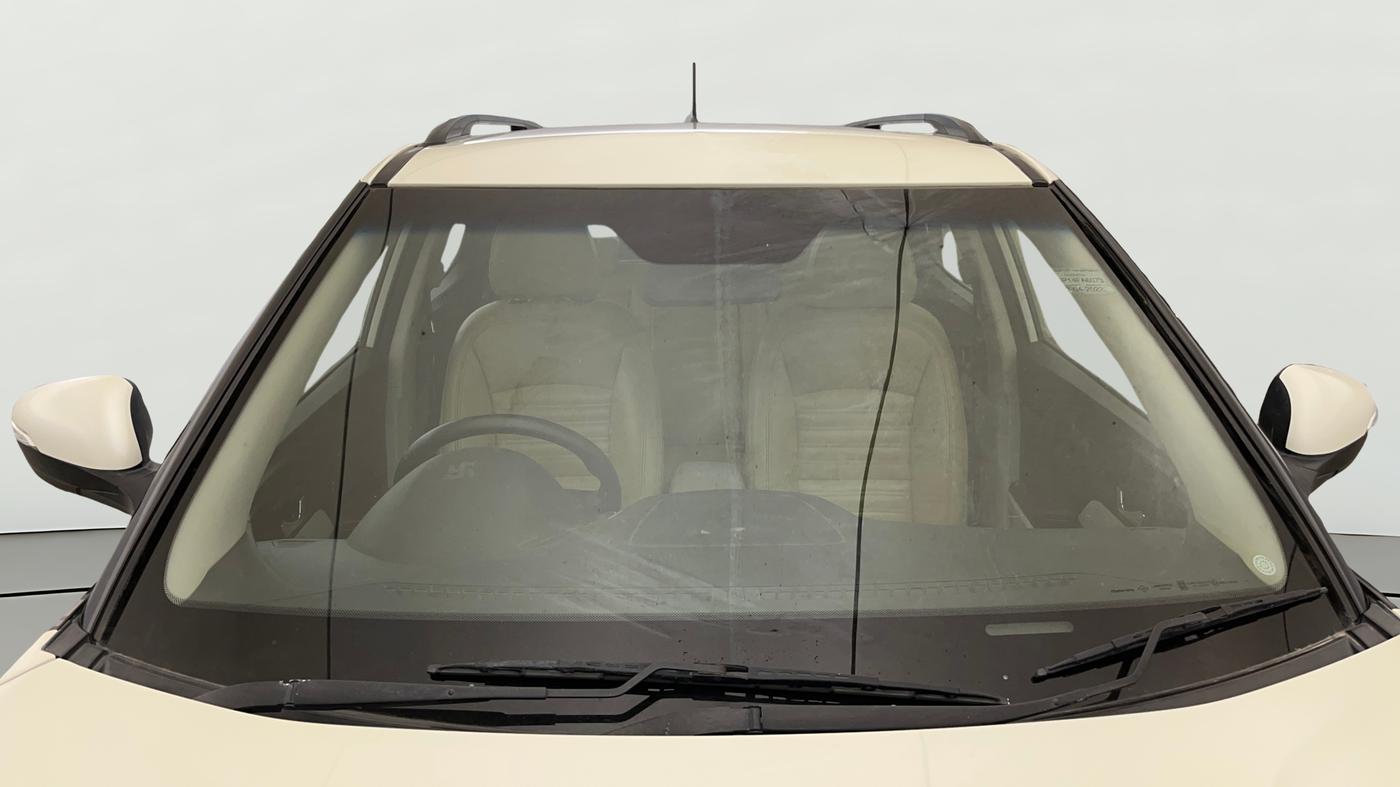 2022 Mahindra XUV300 W8 1.2 PETROL, Petrol, Manual, 45,891 km, Front Windshield