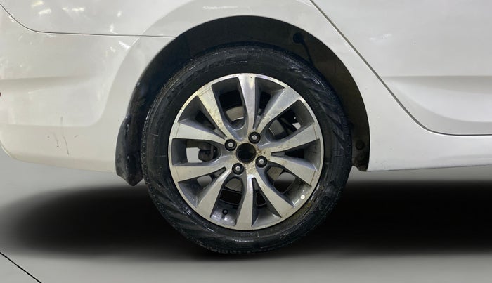 2014 Hyundai Verna FLUIDIC 1.6 CRDI SX, Diesel, Manual, 1,11,484 km, Right Rear Wheel