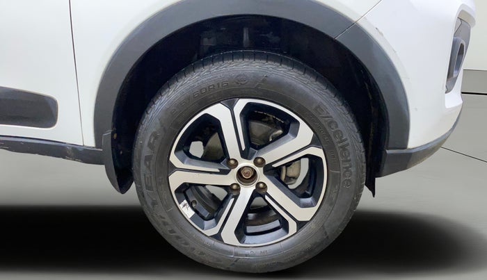 2022 Tata NEXON XZA PLUS (PREMIUM) PETROL, Petrol, Automatic, 43,680 km, Right Front Wheel