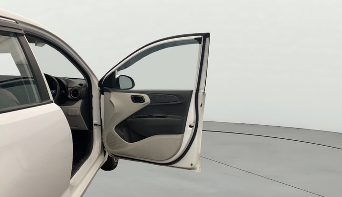 2023 Hyundai AURA S 1.2 CNG, CNG, Manual, 33,627 km, RHS Front Door