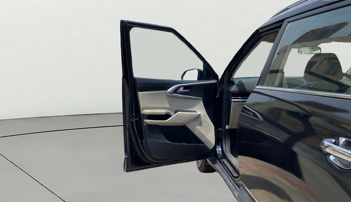 2022 KIA CARENS PRESTIGE PLUS 1.4 PETROL 7 STR, Petrol, Manual, 61,979 km, LHS Front Door