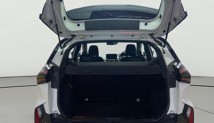 2024 Tata NEXON FEARLESS + SUNROOF AMT DUAL TONE 1.5 DIESEL, Diesel, Automatic, 39,493 km, Boot Open Zoomed View