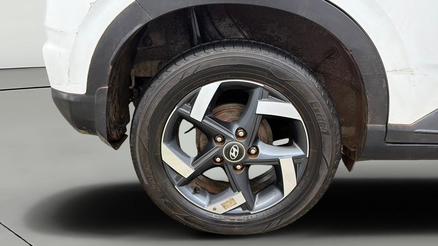 2021 Hyundai VENUE S 1.2, Petrol, Manual, 38,032 km, Right Rear Wheel