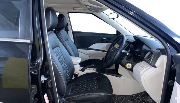 2021 Mahindra XUV300 W6 1.5 Sunroof Diesel, Diesel, Manual, 1,35,953 km, Right Side Front Door Cabin