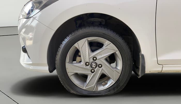 2022 Hyundai Verna SX 1.5 VTVT, Petrol, Manual, 23,164 km, Left Front Wheel