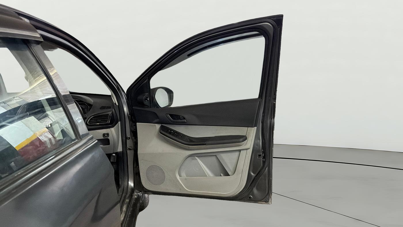 2023 Tata Tiago XT (O) PETROL, CNG, Manual, 49,591 km, RHS Front Door
