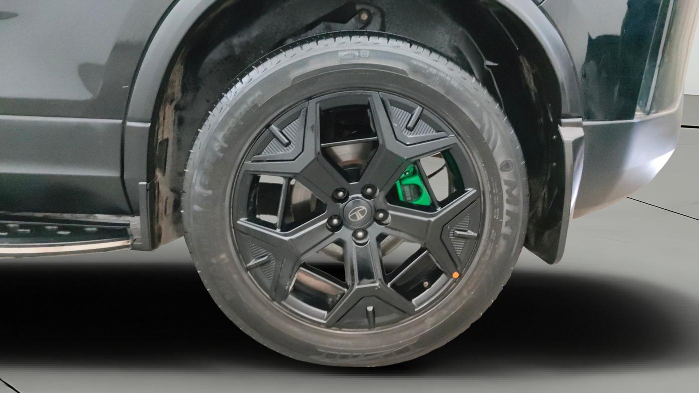 2024 Tata Harrier FEARLESS DARK EDITION AT, Diesel, Automatic, 44,841 km, Left Rear Wheel