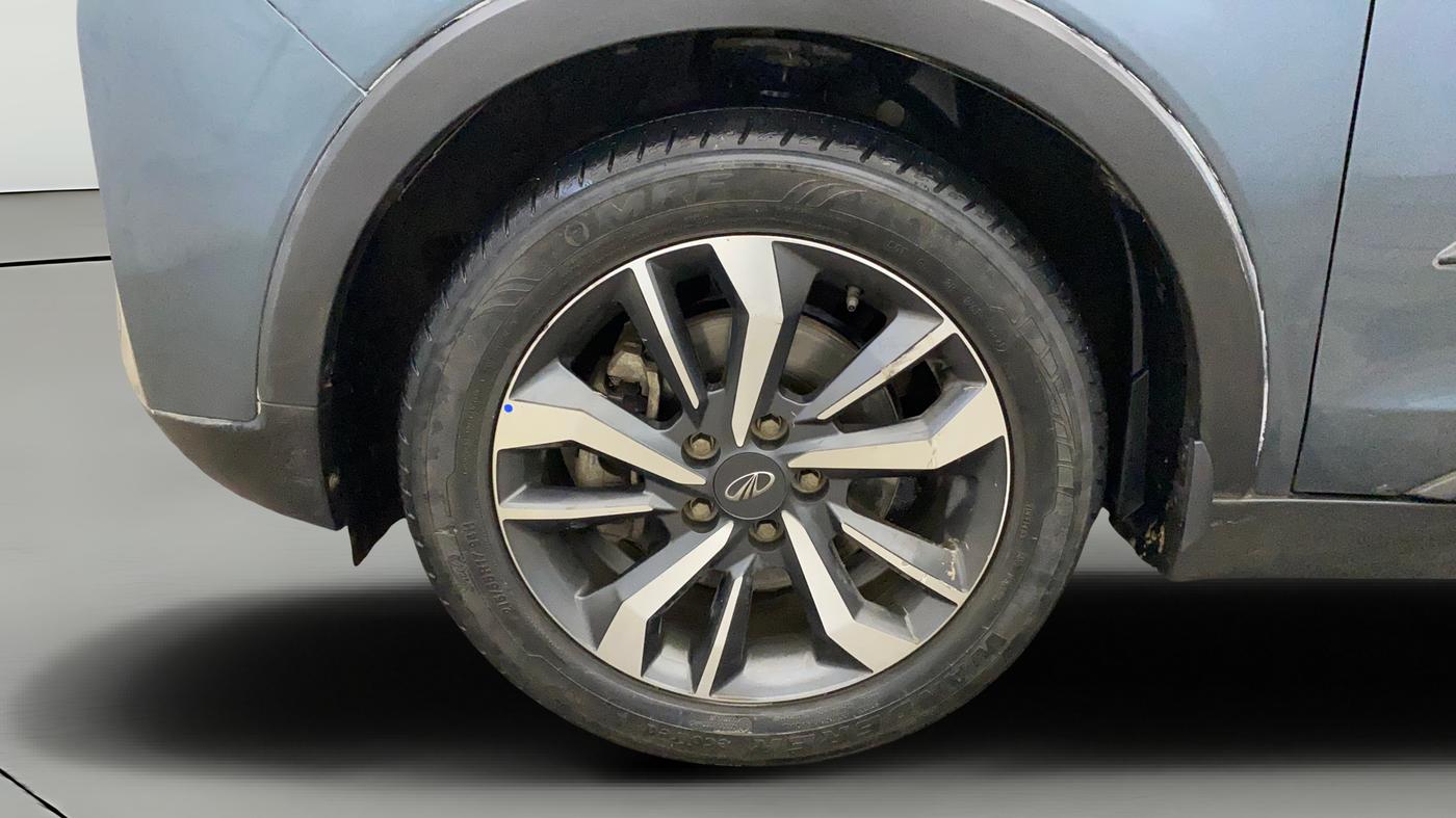 2022 Mahindra XUV300 W8 (O) 1.2 PETROL AMT, Petrol, Automatic, 47,638 km, Left Front Wheel