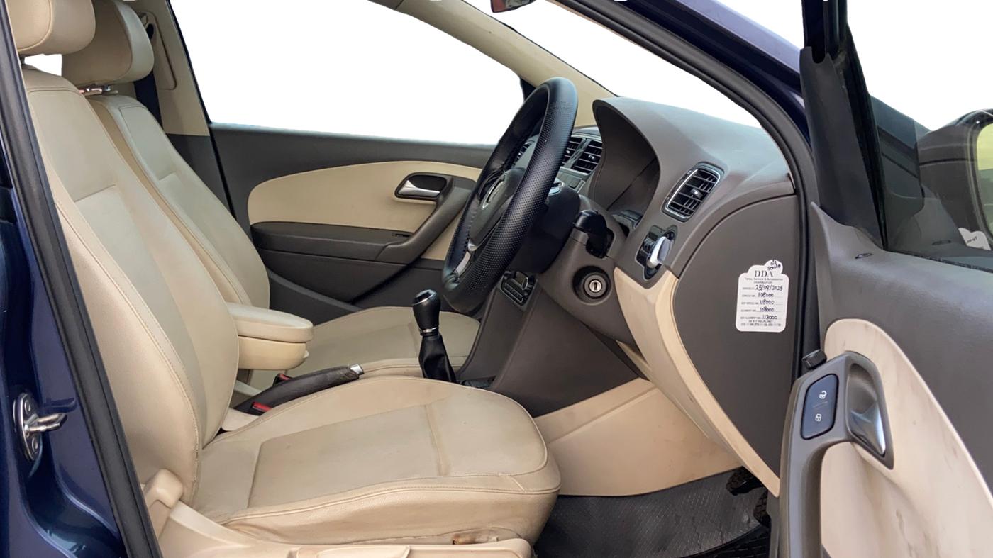 2015 Volkswagen Vento HIGHLINE DIESEL 1.5, Diesel, Manual, 1,15,467 km, Right Side Front Door Cabin