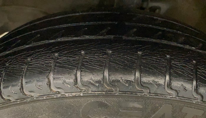 2017 Maruti Wagon R 1.0 VXI, Petrol, Manual, 30,561 km, Left Front Tyre Tread